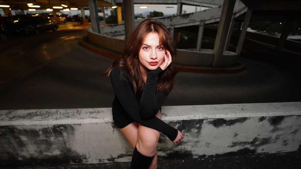 Paulina Gil - Sesión Editorial Urbana Parking Portarretrato