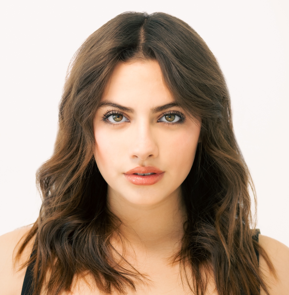 Paulina Gil - Retrato de Estudio Fondo Blanco